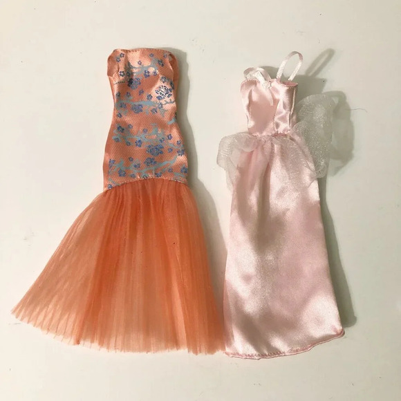 Assorted Lot of  Dolls Dresses Barbie and Other Clothing - Picture 2 of 15